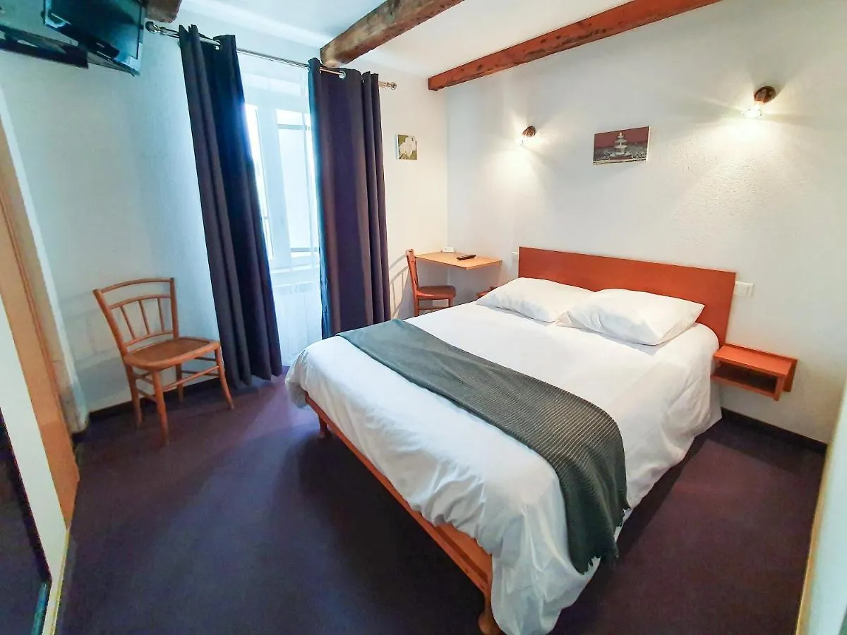 Hotel Les Tilleuls De Pareloup A Salles-Curan
