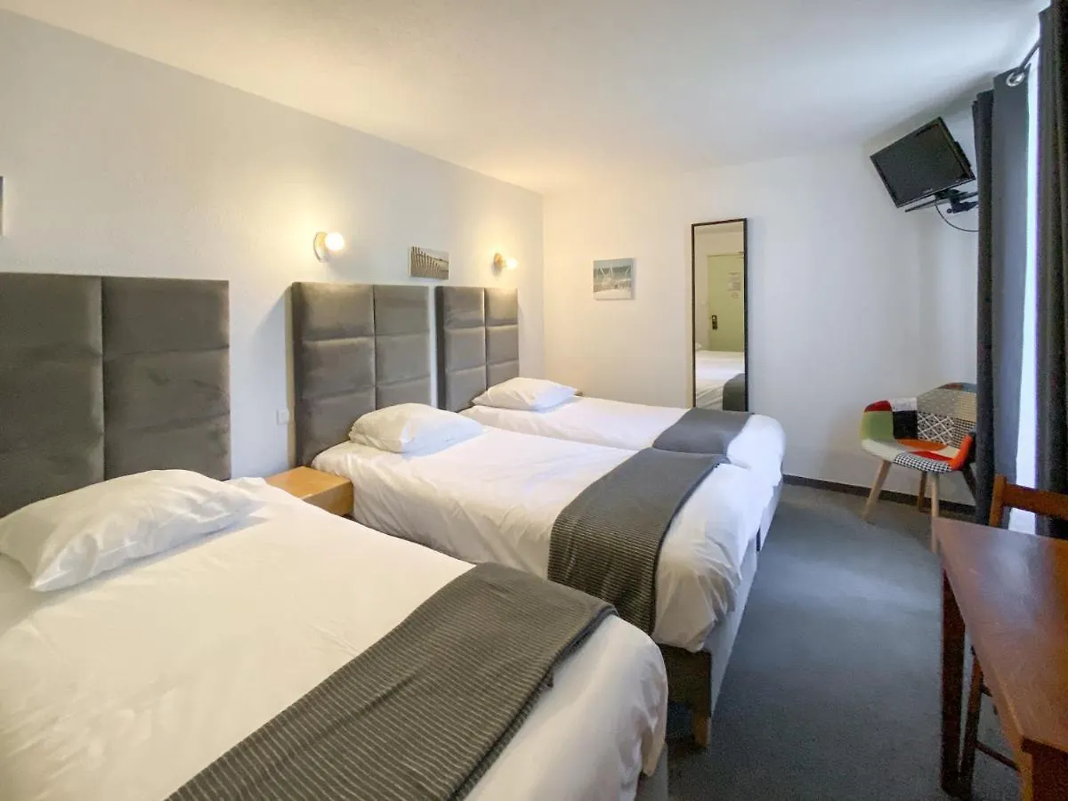 **  Hotel Les Tilleuls De Pareloup A Salles-Curan Francia
