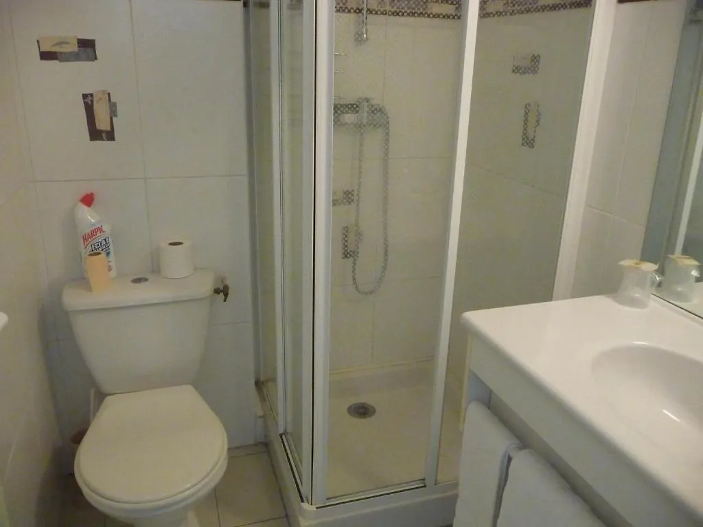 Hotel Les Tilleuls De Pareloup A Salles-Curan 2*,  Francia