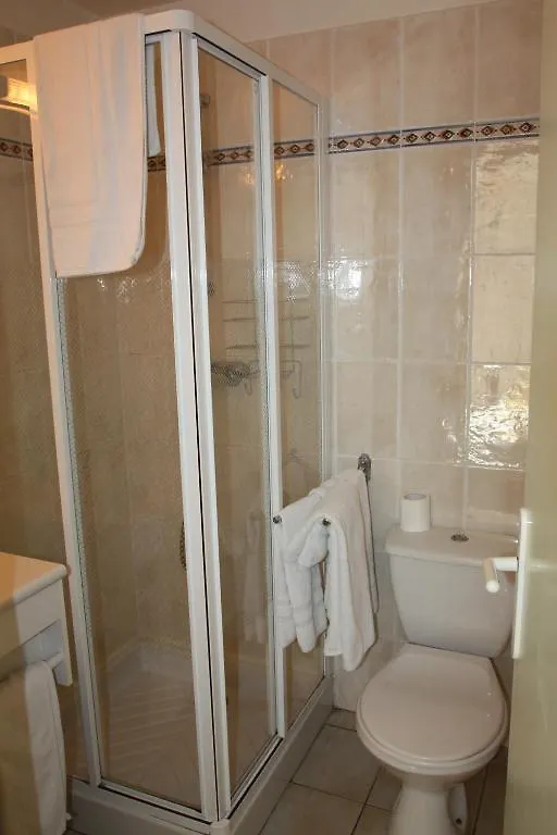 Hotel Les Tilleuls De Pareloup A Salles-Curan
