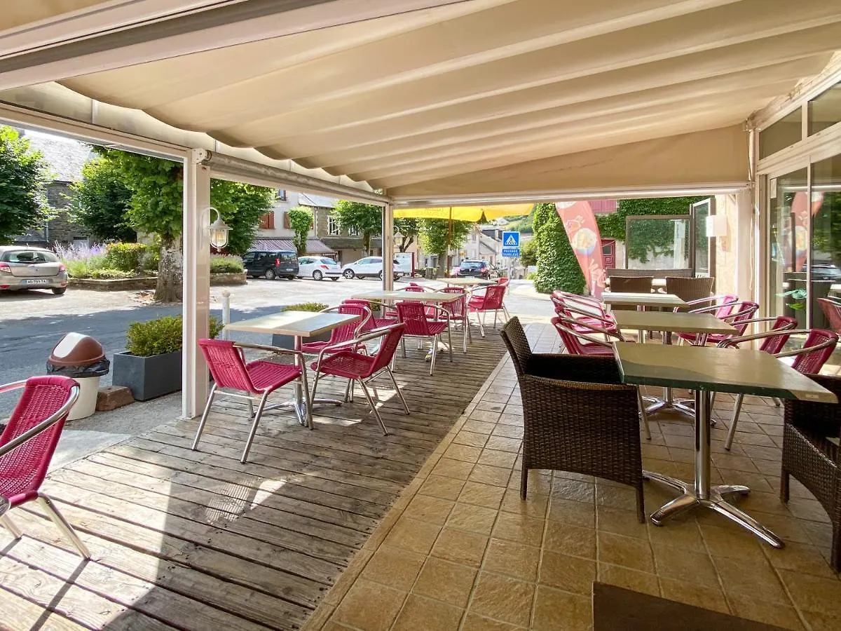 Hôtel Les Tilleuls de Pareloup à Salles-Curan 2*,