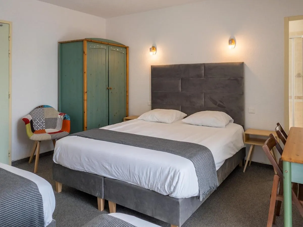 Hôtel Les Tilleuls de Pareloup à Salles-Curan Hotel
